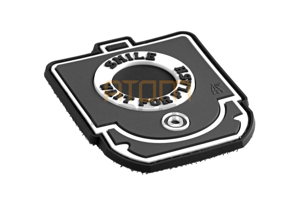 "Smile and Wait Rubber" PVC velcromerkki - Foliage Green