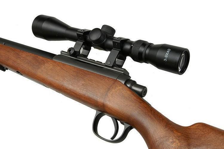 MB02H pulttilukkoinen tarkkuuskivääri kiikarilla, puuimitaatio