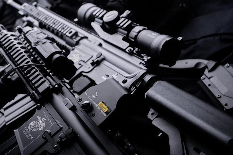 XTO holo tyyppinen punapistetähtäin - musta