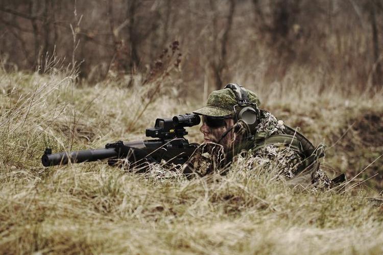 TO551 holo tyyppinen punapistetähtäin - hiekka