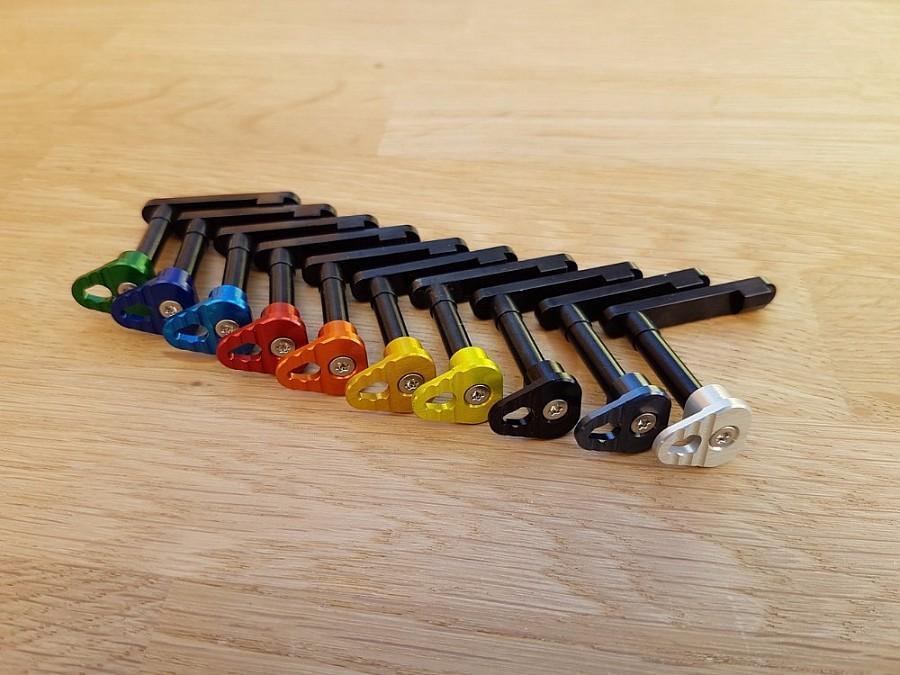 CNC lippaanvapautin AR15, musta – B